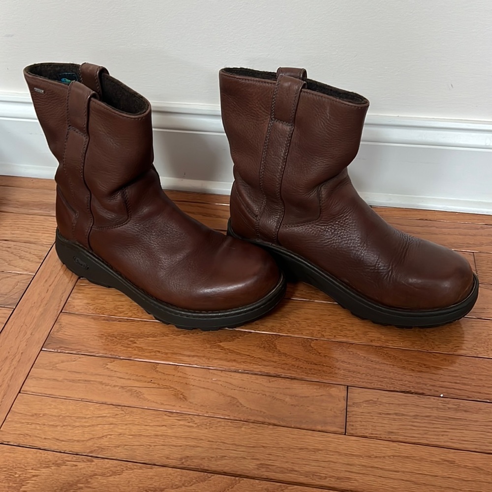 Addstride men’s leather winter boots.
